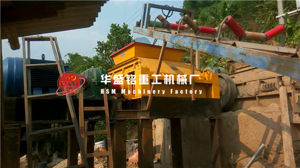 ��݁����C